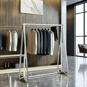 Modernes Metallkleideraufbewahrungsregal für Kleider zum Einzelhandel Kleidung Läden Schauregal stilvolle Möbel