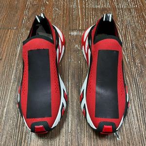 Les nouvelles chaussures de sport polyvalentes pour hommes, légères, de loisirs, pour l'extérieur, confortables pour la marche, chaussures de skateboard, classiques, luxueuses et sportives, sont un succès de vente. - Product Image 3