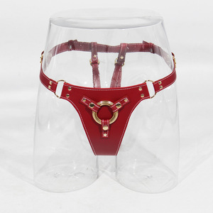 Culotte de bondage en cuir rouge avec sangles réglables et anneau métallique pour femmes, accessoires intimes lavables - Product Image 1