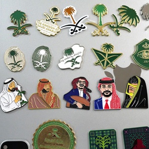 دبوس معدني مطلي بالذهب مخصص ومنقوش بتصميم المملكة العربية السعودية، بأسلوب عصري وألوان حسب الطلب - Product Image 1
