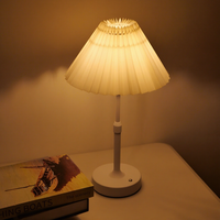 Lampe de table LED moderne à piles, sans fil, plissée, à intensité variable, idéale pour la décoration de chambre à coucher - Bestseller