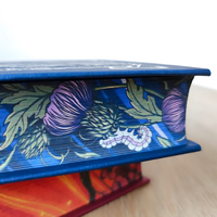 Luxuriöses Kartonbuch mit Kantenlackierung, Hardcover, A5, Edelpapier, Geprägtes Design, Fadenheftung