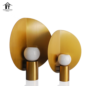 Sostenedor de vela única de piedra de metal personalizado hecho para la <span class=keywords><strong>casa</strong></span> decoración blanco y oro - Product Image 1