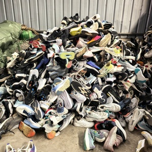 Chaussures pour hommes de marque chinoise célèbre, baskets de sport d'occasion, chaussures d'occasion originales, vente en gros par conteneur - Product Image 1