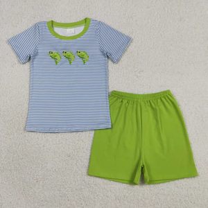 ชุดเสื้อแขนสั้นปักลายปลาและกางเกงขาสั้นสีพื้นสำหรับเด็กผู้ชาย RTS - Product Image 1