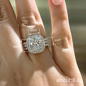 Anello di Fidanzamento da Donna T0624 con Diamante Taglio Radiant, Stile Classico con Design Halo - Product Image 4