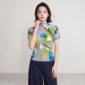 Blusa Casual da <span class=keywords><strong>Donna</strong></span> Miyake Estate 2026 a Maniche Corte, Plissettata, Elastica, Compressa, Traspirante, con Stampa Geometrica e Collo Alto, ad Asciugatura Rapida - Product Image 4