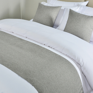 Fournitures hôtelières tout-en-un : Chemins de lit d'hôtel de haute qualité, élégants et décoratifs, en orange, vert et jaune, pour la fin de lit. - Product Image 2