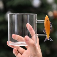 Mug à café en verre borosilicate 3D avec poignée colorée en forme d'animal marin mignon (hippocampe) et poignée en forme de sardine, design océanique de dessin animé
