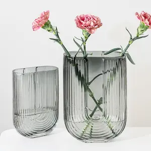 Vente en gros pas cher INS Bouteille de décoration créative de fleurs de lys rose Vases en verre en forme de U colorés à la main gris clair rayé