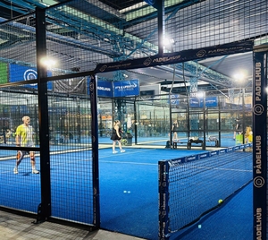 Césped Artificial Resistente al Calor para Pistas de Pádel en Climas Desérticos, Pared de Vidrio con Protección UV, Venta al por Mayor Internacional - Product Image 1