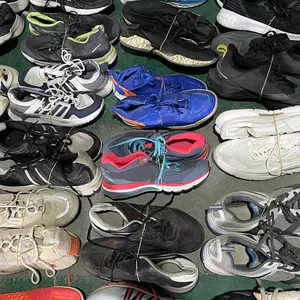 Penjualan terlaris sepatu bermerek bekas berkualitas tinggi bersirkulasi perlengkapan bekas olahraga pabrik grosir sepatu Sneaker pria