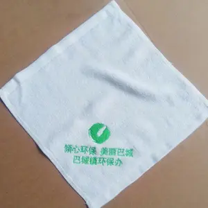 Пользовательские дешевле 30*30 см белый салон квадратные маленькие хлопковые полотенца для рук с вышивкой логотипом