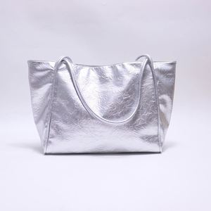 กระเป๋าโท้ทกันน้ำ PU สีเงิน  แบบสั่งทำโลโก้เองได้  กระเป๋าหนังแฟชั่นสำหรับช้อปปิ้งและเดินทาง สะพายไหล่เดียว พกพาสะดวก ขนาดใหญ่ สำหรับฤดูร้อนและฤดูใบไม้ร่วง - Product Image 2