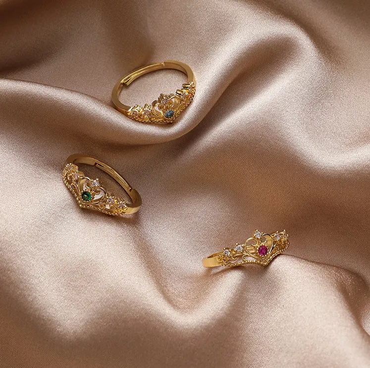 Lujo elegante 18K chapado en oro Esmeralda Cz corona anillos de dedo Micro Zirconia corona corazón anillos abiertos