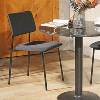 Chaise de salle à manger moderne minimaliste en tissu gris foncé, chaise d'appoint rembourrée avec pieds en métal noir pour café et restaurant
