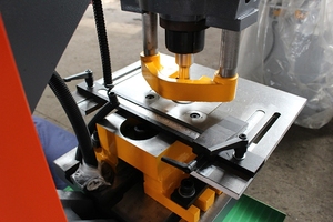 Macchina idraulica Ironworker Q35Y-20 pressa idraulica per punzonatura multifunzione in acciaio e cesoia - Product Image 5