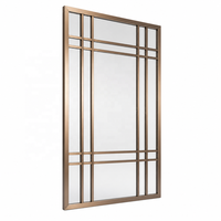 Paravent en verre à grille métallique avec cadre en bronze brossé, grands panneaux réfléchissants, sur mesure pour hall d'hôtel