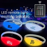 Bracelet LED Firewolf à changement de couleur, 15 couleurs, étanche, alimenté par piles, télécommande, bracelet en silicone souple, logo personnalisé