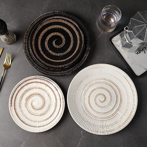 Plato de Cerámica Moderno Hecho a Medida, con Rayas Japonesas, Diseño Creativo en Relieve, Pintado a Mano, Ecológico, Apto para Lavavajillas y Microondas - Product Image 1