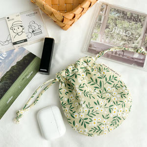 批发定制甜美可爱雏菊图案抽绳收纳袋清新小碎花布质零钱包和口红袋 - Product Image 3