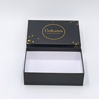 Caja Ecológica Reciclable con Base y Tapa Cuadradas de Cartón, con Laminado Mate y Grabado en Relieve, para Empaque de Regalos en Supermercados
