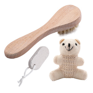 Ensemble de bain en bois en forme de cœur avec brosse, gant, éponge, jouet ours, kit de bain écologique pour spa et usage domestique - Product Image 3