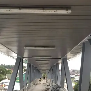 Teto suspenso de alumínio para decoração de interiores, operação flexível, madeira, em forma de G, tira de metal, teto suspenso