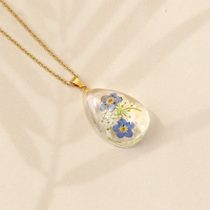 Collar con colgante de gel transparente de alta calidad con especímenes de plantas, diseño de moda de verano de fábrica de Yiwu, modelo Don't Forget <span class=keywords><strong>Me</strong></span> - Product Image 2