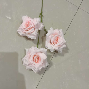 Fleurs artificielles en gros à 3 têtes de roses, pour arche de mariage, décoration de table, diverses couleurs pour toute mise en scène - Product Image 5