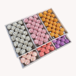 Millennium Edging Carnations - una flor de jabón artesanal fragante con un aroma subtil. Perfecto para hacer ramos de flores para el Día de la Madre. - Product Image 1