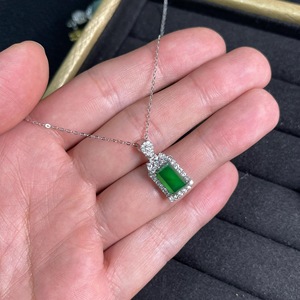 Nuevo Colgante de León de Lujo de Plata Pura S925 Estilo Chino Ping Shun Sui con Incrustaciones de Perla Verde y Jade de Espuma de Agua Helada Tallado a Mano - Product Image 2
