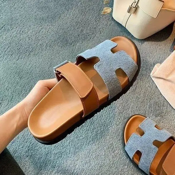 2023 flache dicke sohle Hausschuhe Sommer im Freien Urlaub Strand Schuhe Leder-Sandalen Damen Rückenband offener Zeh gemütliche Sandalen