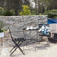 Ensemble de 3 pièces de mobilier de terrasse extérieur en acier au design minimaliste, comprenant une table et des chaises pliantes pour cour