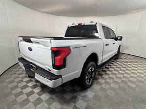 รถฟอร์ด F-150 AWD XLT 4 ประตู SuperCrew ปี 2023 มือสอง ราคาประหยัด กระบะสั้น 5.5 ฟุต พวงมาลัยซ้าย เบาะหนัง กล้องมองหลัง ไฟหน้า LED - Product Image 3