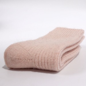Chaussettes tricotées douces et chaudes en laine pelucheuse pour femmes et filles - Product Image 6