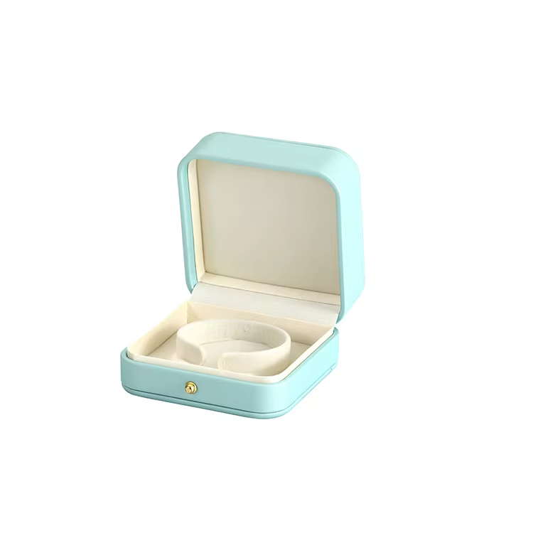 กล่องใส่สร้อยข้อมือ