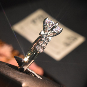 Anello Grande Elegante da <span class=keywords><strong>Donna</strong></span> Aivenchy, Gioiello in <span class=keywords><strong>Argento</strong></span> Sterling S925 Placcato Rodio con Diamante Sintetico e Moissanite Rotonda - Product Image 3