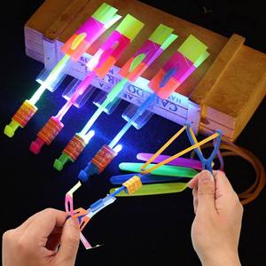 Trò chơi tiệc tùng vui nhộn và vui tươi của trẻ em với súng cao su sáng lên và mũi tên một đồ chơi bay cao su nhấp nháy - Product Image 2