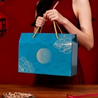 Sac cadeau en papier personnalisé de luxe, forme trapézoïdale, rouge, orange, bleu, à motifs floraux, avec poignée en corde dorée, boîte d'emballage élégante en carton pour