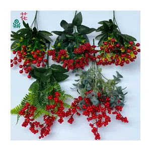 Fabrik Direkt verkauf von Red Fruit Holly Fruit Outdoor Zaun Green Plant Project Dekorative Blumen arrangement Großhandel