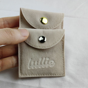 Pochette d'emballage cadeau en velours imprimée avec logo personnalisé, pochette enveloppe en daim avec rabat pour bijoux - Product Image 3