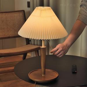 Adjustable Retro Table <b>Lamp</b> Pleated Design New Chinese Style INS Inspired Eye-Friendly ABS <b>Vintage</b> Bedroom <b>Bedside</b> Decor - Product Image 1
