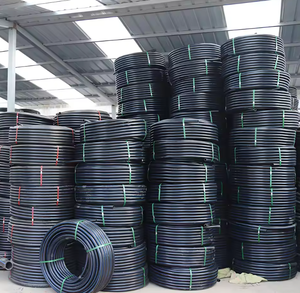 Rouleau <span class=keywords><strong>de</strong></span> <span class=keywords><strong>tuyau</strong></span> d'irrigation en HDPE noir <span class=keywords><strong>de</strong></span> 16 à 30 mm, avec une <span class=keywords><strong>durée</strong></span> <span class=keywords><strong>de</strong></span> <span class=keywords><strong>vie</strong></span> supérieure à 50 ans, pour l'alimentation en eau des jardins - Product Image 1