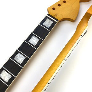 Manico per Chitarra Elettrica <span class=keywords><strong>ST</strong></span> in Acero Canadese Satinato con Intarsi a Blocco Bianco Perla a 22 Tasti, Paletta Grande e Binding Bianco - Product Image 2