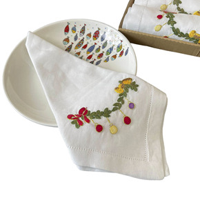 Vente en gros de serviettes de table en lin blanc personnalisées brodées à la main pour mariage, maison et hôtel. - Product Image 6