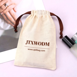 ถุงผ้าแคนวาสสีขาวรีไซเคิลรักษ์โลก พิมพ์โลโก้ตามสั่ง สีพื้น สำหรับใส่เครื่องสำอางหรือของขวัญ พร้อมเชือกผูก - Product Image 4