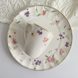 Taza de lujo con patrón floral Ditsy, borde de pintura dorada, taza de té de la tarde para el Día de la madre - Product Image 2