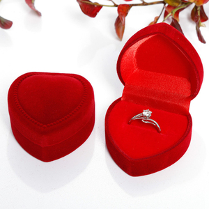 <span class=keywords><strong>Caja</strong></span> de joyería pequeña con bisagra de terciopelo en forma de corazón rojo de ante - Product Image 3