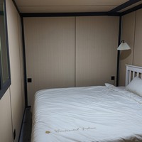 Maison conteneur de luxe extensible 40 pieds, structure en acier isolée avec terrasse et auvent pour complexe balnéaire en bord de lac